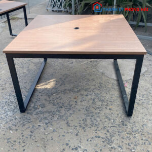 Bàn Làm Việc Vuông Cũ Chân Sắt Đen 1m2