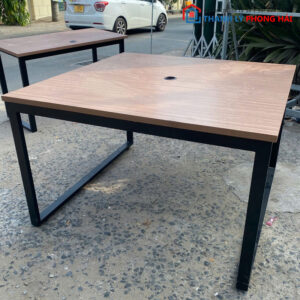 Bàn Làm Việc Vuông Cũ Chân Sắt Đen 1m2