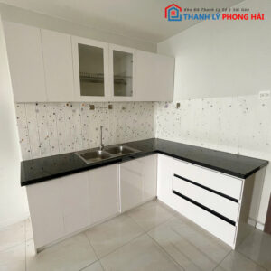 Bộ Tủ Bếp Chữ L Kèm Kệ Treo Tường Và Chậu Rửa Hiện Đại