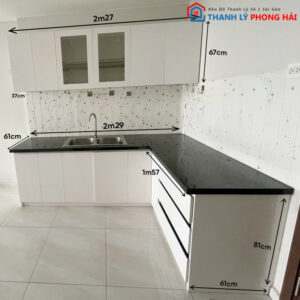 Bộ Tủ Bếp Chữ L Kèm Kệ Treo Tường Và Chậu Rửa Hiện Đại