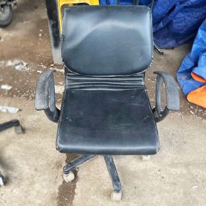 Ghế Xoay Văn Phòng Bọc Da Cũ Màu Đen Cũ Giá Rẻ