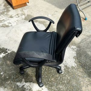 Ghế Xoay Văn Phòng Bọc Da Cũ Màu Đen Cũ Giá Rẻ