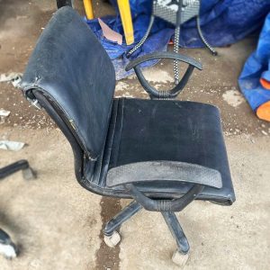 Ghế Xoay Văn Phòng Bọc Da Cũ Màu Đen Cũ Giá Rẻ