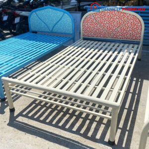 Thanh Lý Giường Sắt Nhiều Màu 1m2 Tựa Đầu Hoa Văn Mới 99%