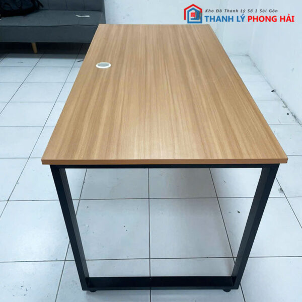 Bàn Làm Việc 1m4 Có Lỗ Đi Dây Cũ