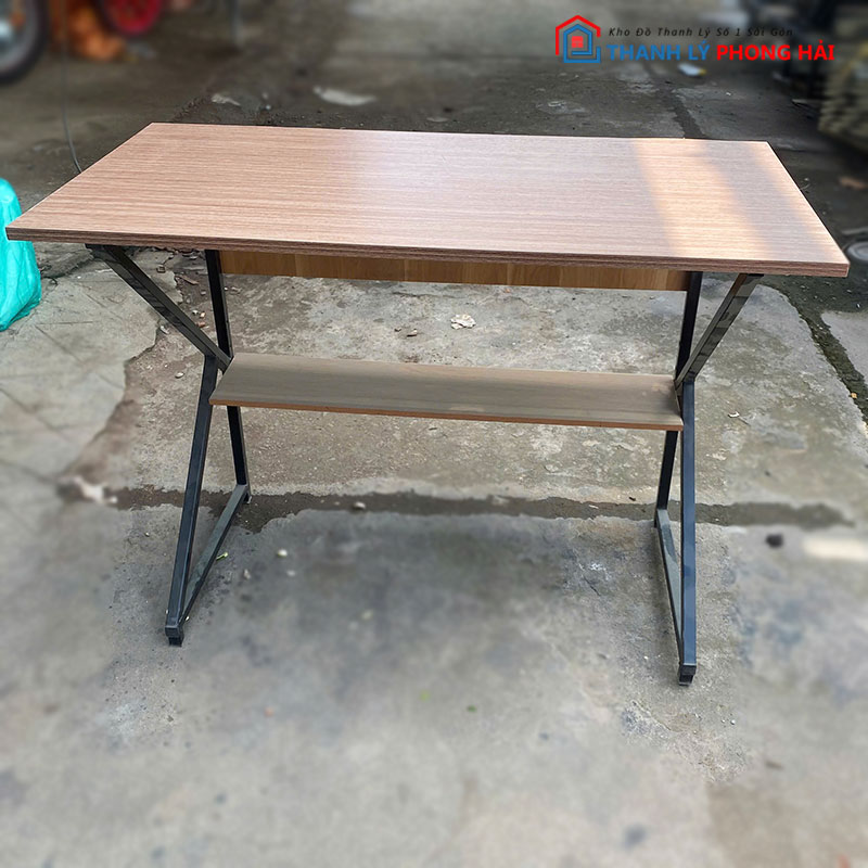 ban-lam-viec-khung-sat-mat-go-mdf-1m-cu-2-1 Bàn Làm Việc Khung Sắt Mặt Gỗ MDF 1m Cũ
