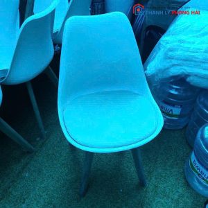 Ghế Nhựa Eames Trắng Đệm Ngồi Simili Cũ