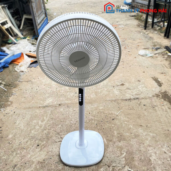 Quạt Đứng Mitomo 3 Tốc Độ Gió