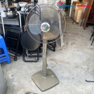 Quạt Đứng Sharp Cũ Màu Xám