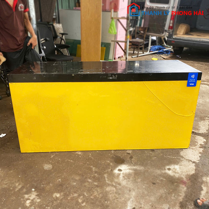 quay-le-tan-mau-vang-den-1m6-cu-gia-re-1 Quầy Lễ Tân Màu Vàng Đen 1m6 Cũ Giá Rẻ