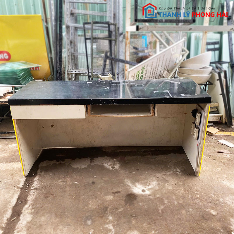 quay-le-tan-mau-vang-den-1m6-cu-gia-re-2 Quầy Lễ Tân Màu Vàng Đen 1m6 Cũ Giá Rẻ