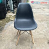 Ghế Eames Đen Chân Gỗ Cũ