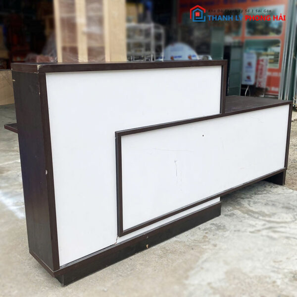 Quầy Lễ Tân 2m2 Cách Điệu màu nâu