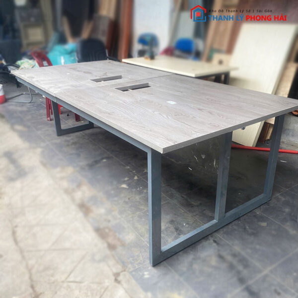 Bàn Họp 2m4 Cũ Chân Sắt Kèm Lỗ Đi Dây Tiện Lợi