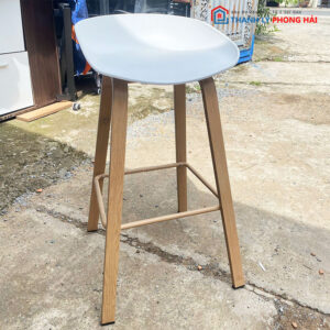Ghế Bar Mặt Nhựa Chân Gỗ Cũ