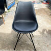 Ghế Eames Đen Chân Sắt Cũ