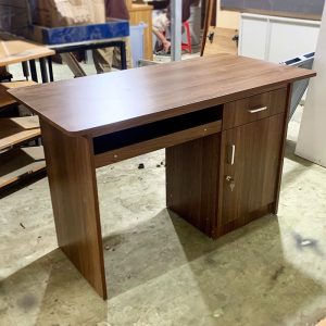 Bàn Làm Việc 1m2 Có Ngăn Bàn Phím Mới 99%