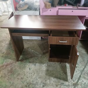 Bàn Làm Việc 1m2 Có Ngăn Bàn Phím Mới 99%