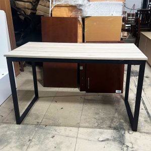 Bàn Làm Việc Chân Sắt Chữ U 1m2 Mới 99% (Nhiều Màu)