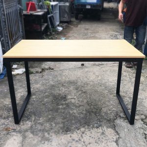 Bàn Làm Việc Chân Sắt Chữ U 1m2 Mới 99% (Nhiều Màu)