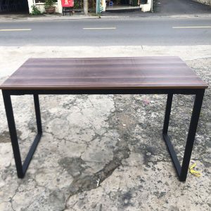Bàn Làm Việc Chân Sắt Chữ U 1m2 Mới 99% (Nhiều Màu)