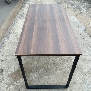Bàn Làm Việc Chân Sắt Chữ U 1m2 Mới 99% (Nhiều Màu)