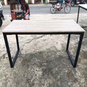 Bàn Làm Việc Chân Sắt Chữ U 1m2 Mới 99% (Nhiều Màu)