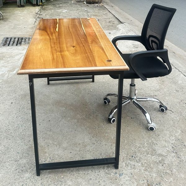 Bộ Bàn Ghế Văn Phòng 1m37 Kèm Ghế TP4 Cũ