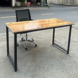Bộ Bàn Ghế Văn Phòng 1m37 Kèm Ghế TP4 Cũ