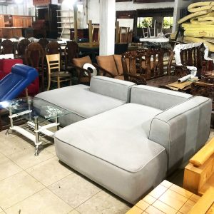 Bộ Sofa Bọc Vải Xám 2m5 Kèm Bàn Trà Kính Cũ
