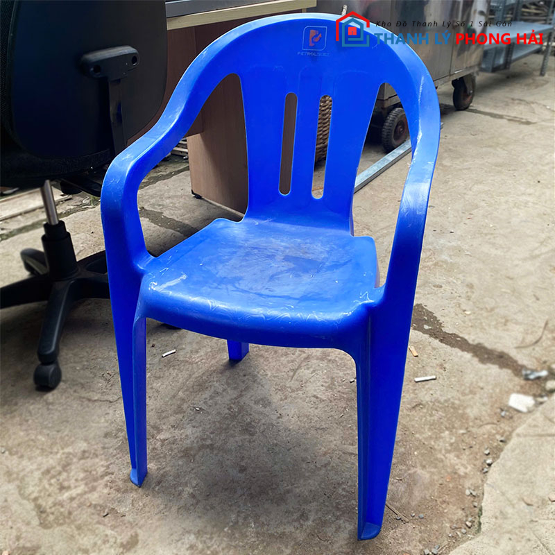 ghe-banh-nhua-mau-xanh-cu-1 Ghế Bành Nhựa Màu Xanh Cũ