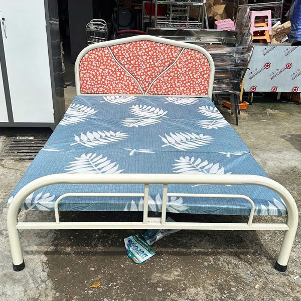Giường Sắt Cũ 1m4 Đầu Bọc Đệm