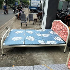 Giường Sắt Cũ 1m4 Đầu Bọc Đệm