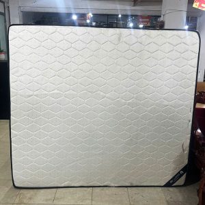 Nệm Lò Xo 1m8 Cũ Màu Trắng