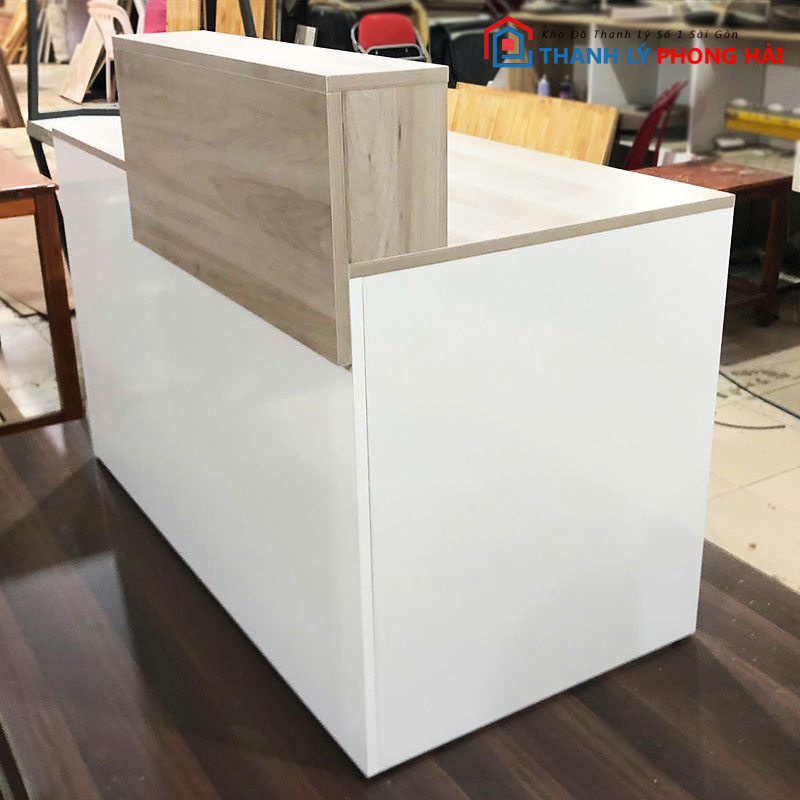 quay-le-tan-1m2-mau-trang-phoi-go-moi-99-1 Quầy Lễ Tân 1m2 Màu Trắng Phối Gỗ Mới 99%