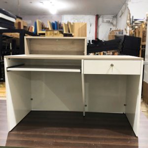 Quầy Lễ Tân 1m2 Màu Trắng Phối Gỗ Mới 99%