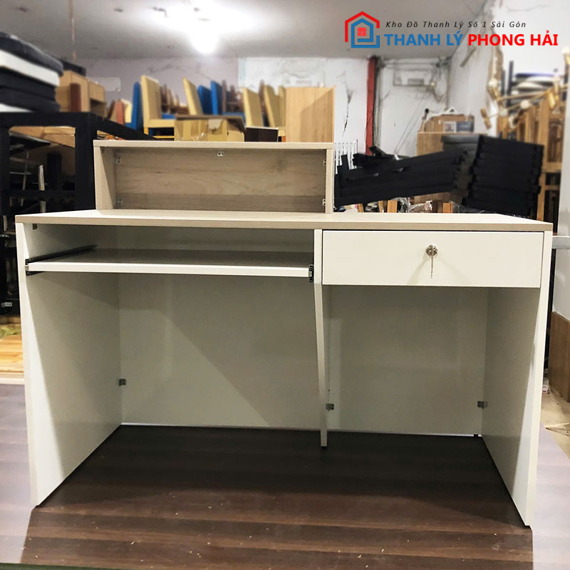 quay-le-tan-1m2-mau-trang-phoi-go-moi-99-2 Quầy Lễ Tân 1m2 Màu Trắng Phối Gỗ Mới 99%