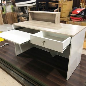Quầy Lễ Tân 1m2 Màu Trắng Phối Gỗ Mới 99%