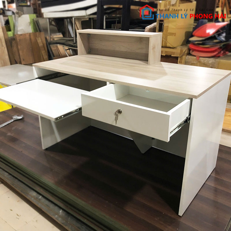 quay-le-tan-1m2-mau-trang-phoi-go-moi-99-3 Quầy Lễ Tân 1m2 Màu Trắng Phối Gỗ Mới 99%