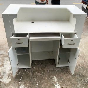 Quầy Lễ Tân Màu Trắng 1m2 Cũ