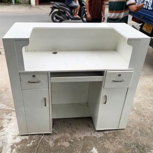 Quầy Lễ Tân Màu Trắng 1m2 Cũ