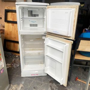 tu-lanh-sanyo-sr-13jnmh-130l-ngan-da-tren-cu-1-300x300 Địa Chỉ Thu Mua Tủ Lạnh Cũ Giá Cao Tại TPHCM