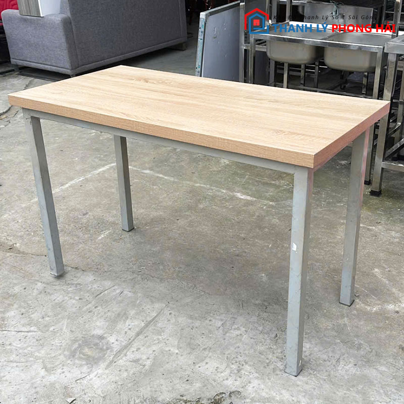 ban-lam-viec-chan-tru-vuong-1m2-cu-1-1 Bàn Mặt Gỗ MDF 1m2 Chân Sắt Cũ