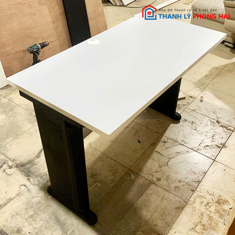 ban-lam-viec-co-bung-1m1-mat-go-cu-1 Bàn Làm Việc Có Bửng 1m1 Mặt Gỗ Cũ