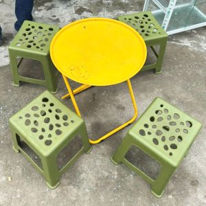 Bộ Bàn Ghế Cafe Cũ Kèm Ghế Đôn Nhựa