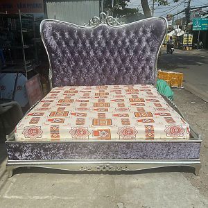 Giường Hoàng Gia 1m8 Bọc Nhung Tím Cũ