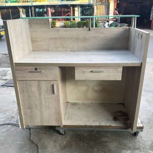 Quầy Lễ Tân Gỗ 1m27 Có Kệ Kính Cũ