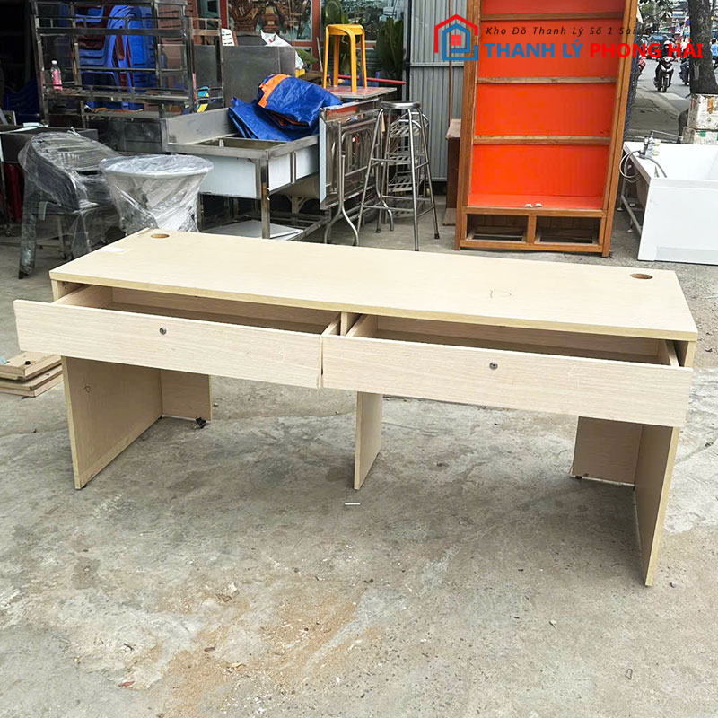 ban-1m8-co-hoc-keo-dung-cho-van-phong-1 Bàn 1m8 Có Hộc Kéo Dùng Cho Văn Phòng