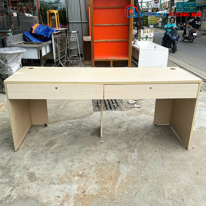 ban-1m8-co-hoc-keo-dung-cho-van-phong-2 Bàn 1m8 Có Hộc Kéo Dùng Cho Văn Phòng
