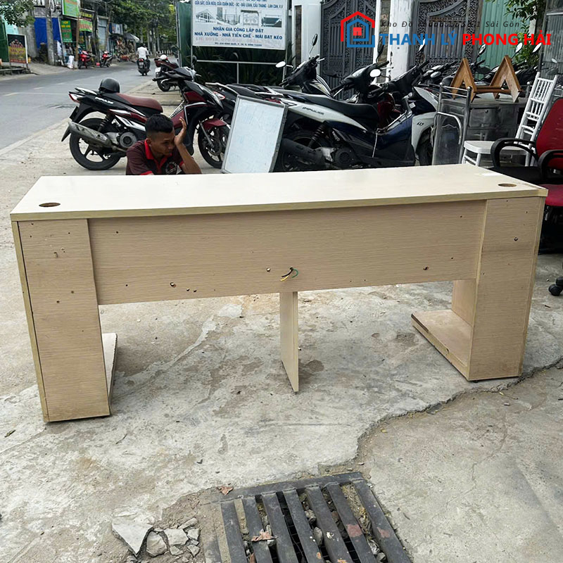 ban-1m8-co-hoc-keo-dung-cho-van-phong-3 Bàn 1m8 Có Hộc Kéo Dùng Cho Văn Phòng